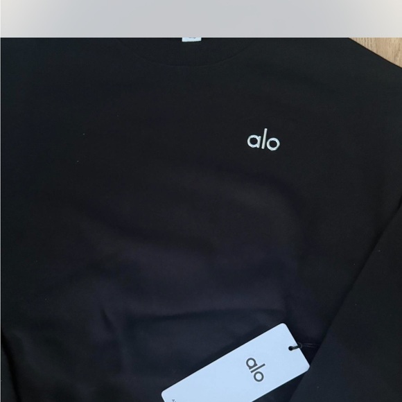 ALO Yoga Men's Classic Black Crewneck Sweater - Picture 2 of 3